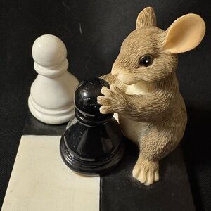 Charming Tails Fitz & Floyd “It’s Your Move” Cute Mouse Figurine